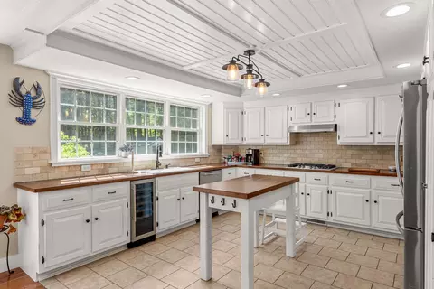 Kitchen - 61 Sofia Way, Nottingham, NH 03290 photo 2 of 4