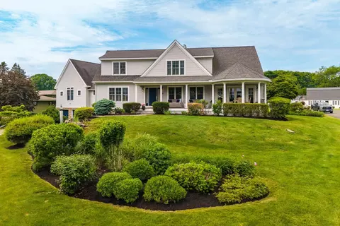 31 Pleasant Point Dr, Portsmouth, NH 03801