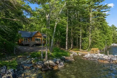 116 Big Barndoor Is, Alton, NH 03810