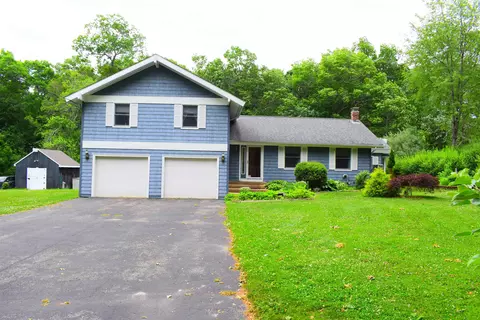 1 Whitneys Grv, Derry, NH 03038