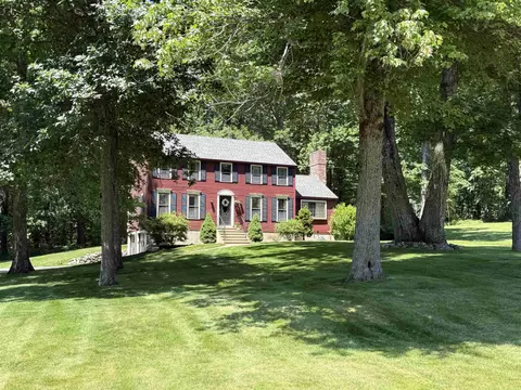 15 Brier Ln, Derry, NH 03038