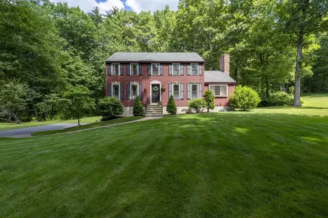 15 Brier Ln, Derry, NH 03038