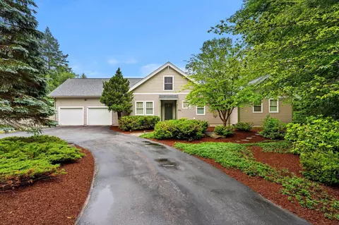 112 Pondview Rd, Weare, NH 03281