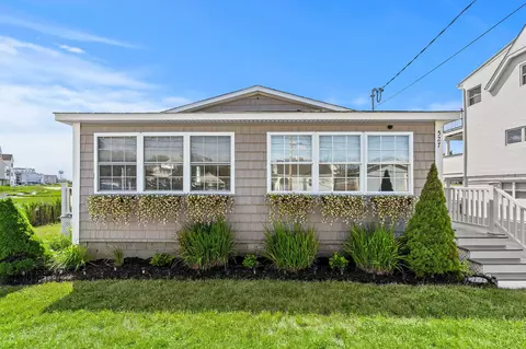 527 Ocean Blvd, Hampton, NH 03842