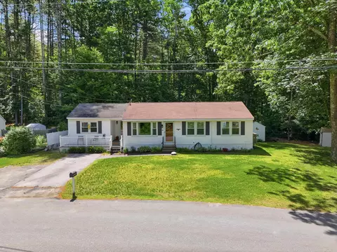 60 Trestle Brook Dr, Nashua, NH 03062