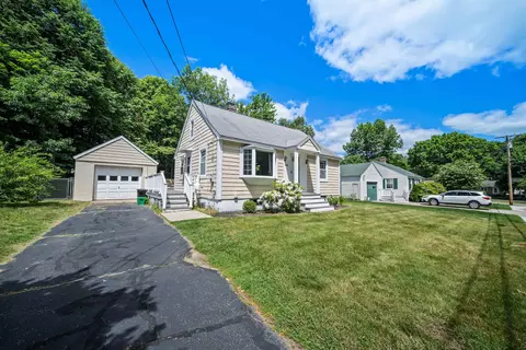 547 Colonial Dr, Portsmouth, NH 03801