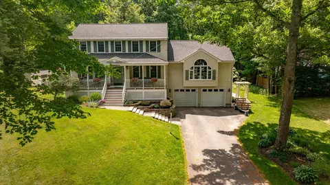 32 Kristin Dr, Derry, NH 03038