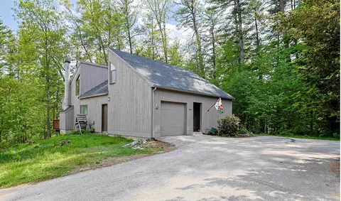 44 Coburn Woods Dr, Nashua, NH 03063