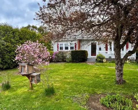 4 Myers Ct, South Burlington, VT 05403
