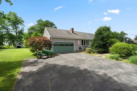 3 Fairway Dr, Greenland, NH 03840