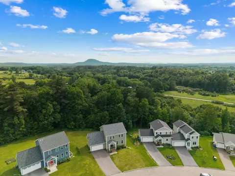 287 Horseshoe Cir, Milton, VT 05468