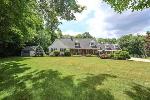 4 Cheney Ln, Plaistow, NH 03865
