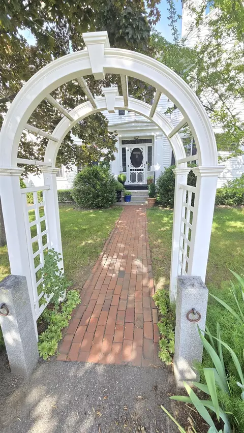 102 N State St, Concord, NH 03301