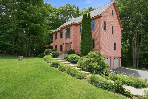 40 Lakewood Dr, Alton, NH 03810