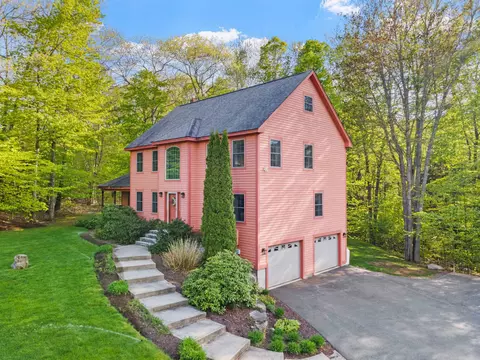 40 Lakewood Dr, Alton, NH 03810