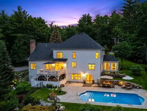 15 Strafford Ln, Bedford, NH 03110