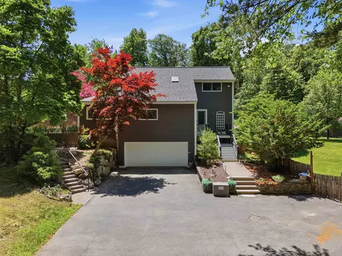 60 Stanley Brook Dr, Salem, NH 03079
