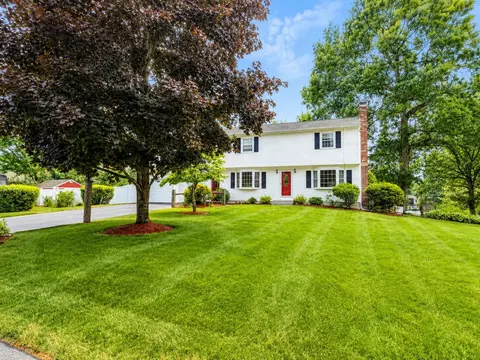 1 Valleyview Dr, Merrimack, NH 03054