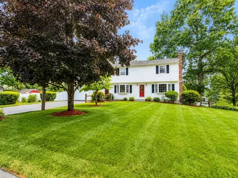 1 Valleyview Dr, Merrimack, NH 03054