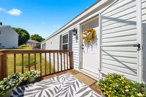 20 Center Ct, Epping, NH 03042