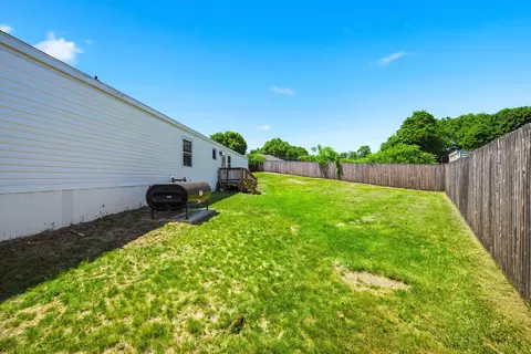 Exterior - 20 Center Ct, Epping, NH 03042 photo 5 of 8
