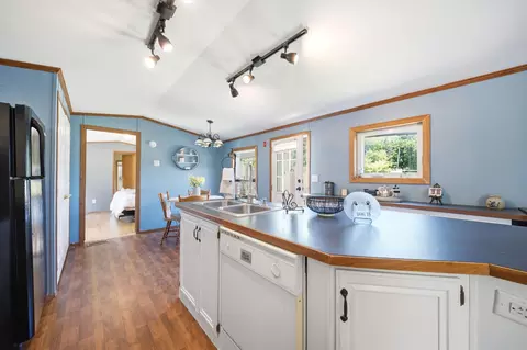 Kitchen - 20 Center Ct, Epping, NH 03042 photo 3 of 3