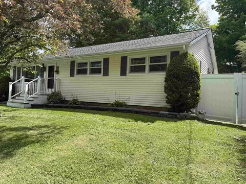 21 Woodland Dr, Barre, VT 05641