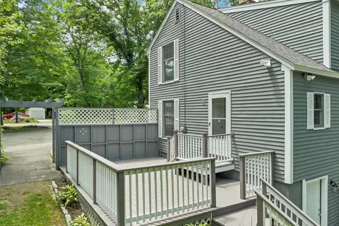 Exterior - 527 N Main St, Wolfeboro, NH 03894 photo 5 of 8