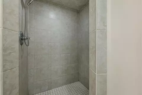 Bath - 527 N Main St, Wolfeboro, NH 03894 photo 3 of 3