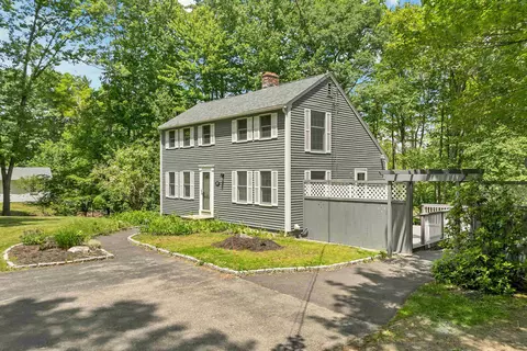 Exterior - 527 N Main St, Wolfeboro, NH 03894 photo 4 of 8