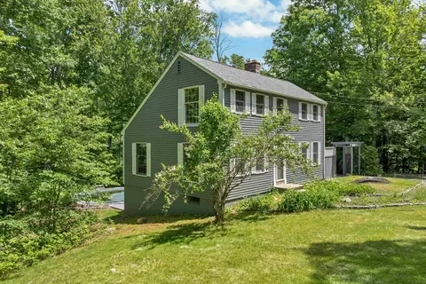 Exterior - 527 N Main St, Wolfeboro, NH 03894 photo 7 of 8