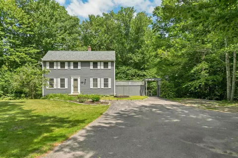 Exterior - 527 N Main St, Wolfeboro, NH 03894 photo 3 of 8