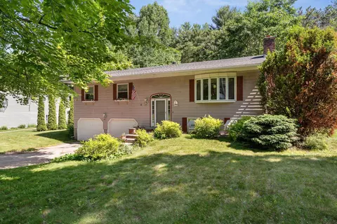 10 Logwood Cir, Essex Junction, VT 05452