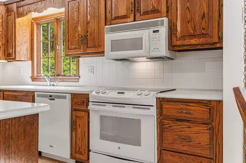 Kitchen - 12 Olde Rd, Hampton, NH 03842 photo 3 of 5