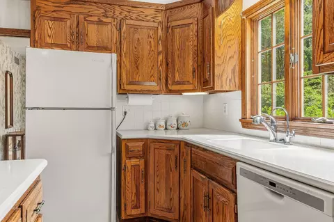 Kitchen - 12 Olde Rd, Hampton, NH 03842 photo 4 of 5