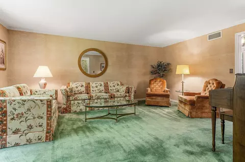 Living - 12 Olde Rd, Hampton, NH 03842 photo 6 of 7