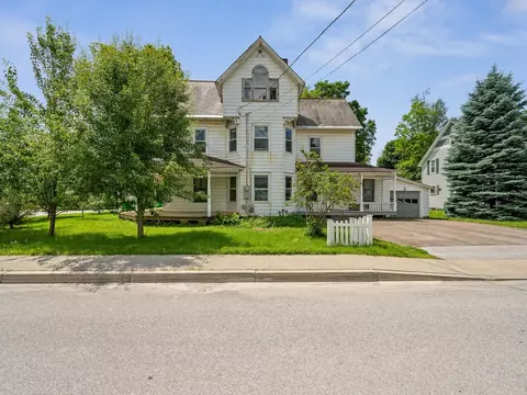 14 Barlow St, Saint Albans, VT 05478