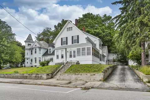 516 Lake Ave, Manchester, NH 03103