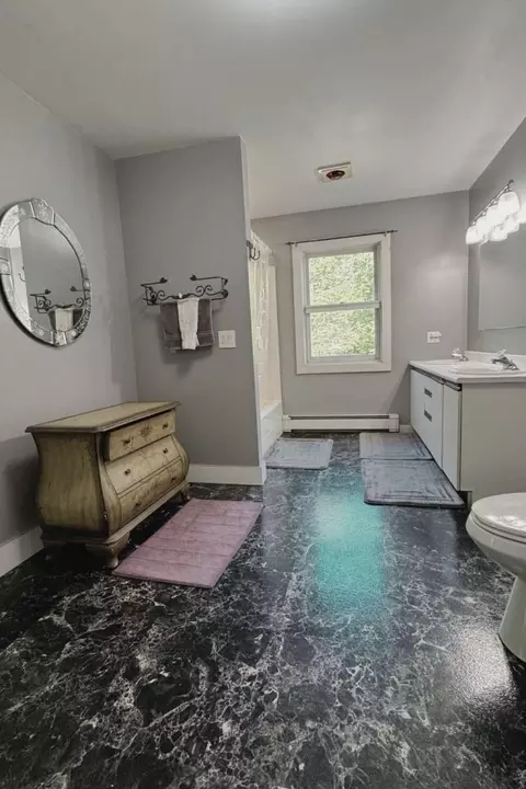 Bath - 60 Lyman Dr, Williston, VT 05495 photo 3 of 4