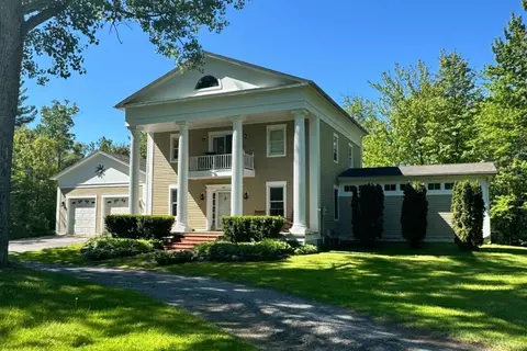 60 Lyman Dr, Williston, VT 05495