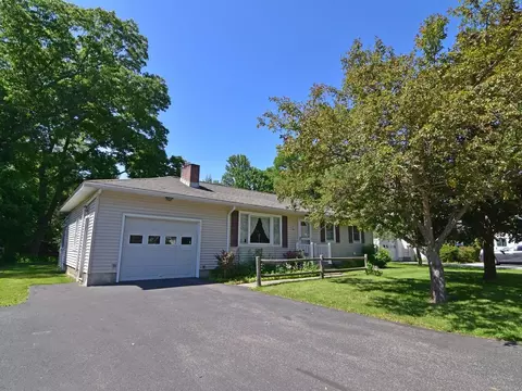 2 Murray Rd, Essex Junction, VT 05452