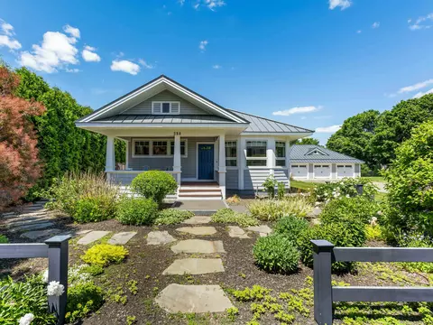 Exterior - 384 Winnacunnet Rd, Hampton, NH 03842 photo 2 of 15