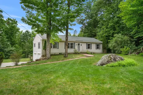 51 Rockland Rd, Weare, NH 03281