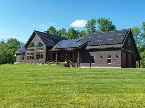 25 Perry Rd, Mount Holly, VT 05758