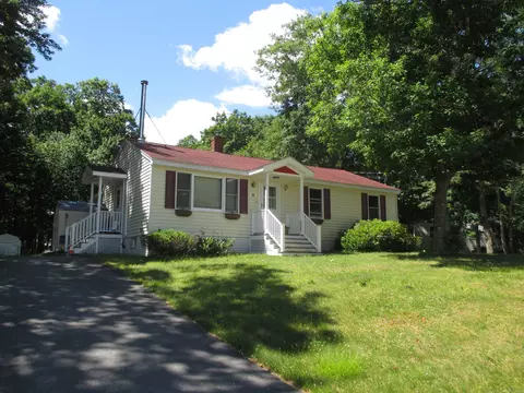 32 Pinewood Dr, Somersworth, NH 03878