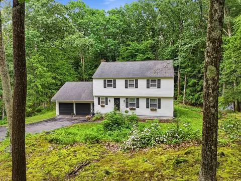47 Beaver Ln, Bedford, NH 03110