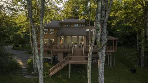 589 Fairbanks Turn, Quechee, VT 05059