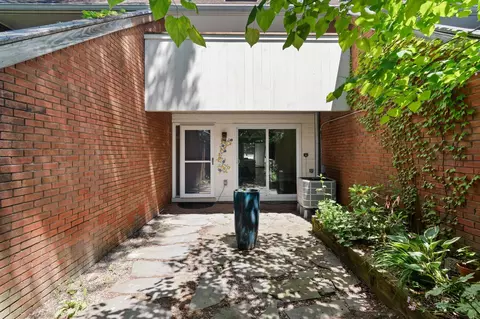 388 College St #4, Burlington, VT 05401