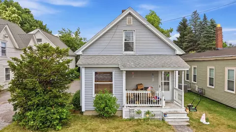 10 Birch St, Derry, NH 03038