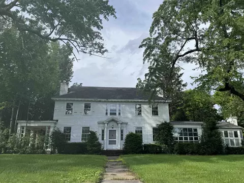 31 Pearl St, Essex Junction, VT 05452